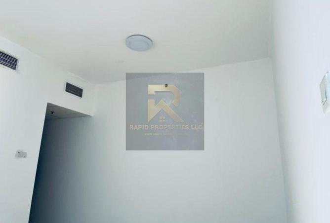 73123080 - Property Image 2