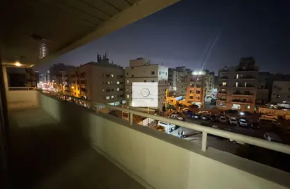 Apartment - 3 Bedrooms - 3 Bathrooms for rent in Juma Al Majid Building - Al Muraqqabat - Deira - Dubai