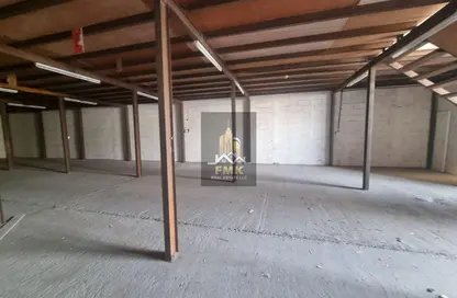 Warehouse - Studio - 1 Bathroom for rent in RAS - Umm Ramool - Dubai