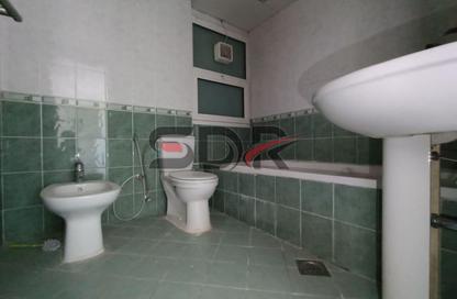 Apartment - 4 Bedrooms - 5 Bathrooms for rent in Khalifa Street - Abu Dhabi
