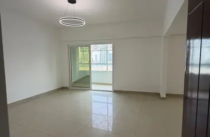 شقة - 3 غرف نوم - 4 حمامات للبيع في برج المروة 3 - أبراج المروة - الخان - الشارقة