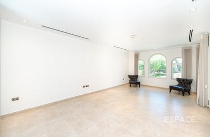 Villa - 3 Bedrooms - 3 Bathrooms for rent in District 5 - Jumeirah Park - Dubai