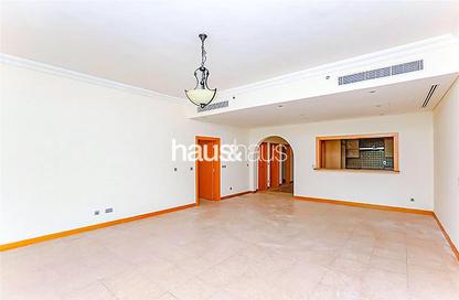 Apartment - 2 Bedrooms - 3 Bathrooms for rent in Al Hamri - Shoreline Apartments - Palm Jumeirah - Dubai