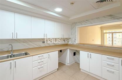Apartment - 2 Bedrooms - 3 Bathrooms for rent in Al Hamri - Shoreline Apartments - Palm Jumeirah - Dubai