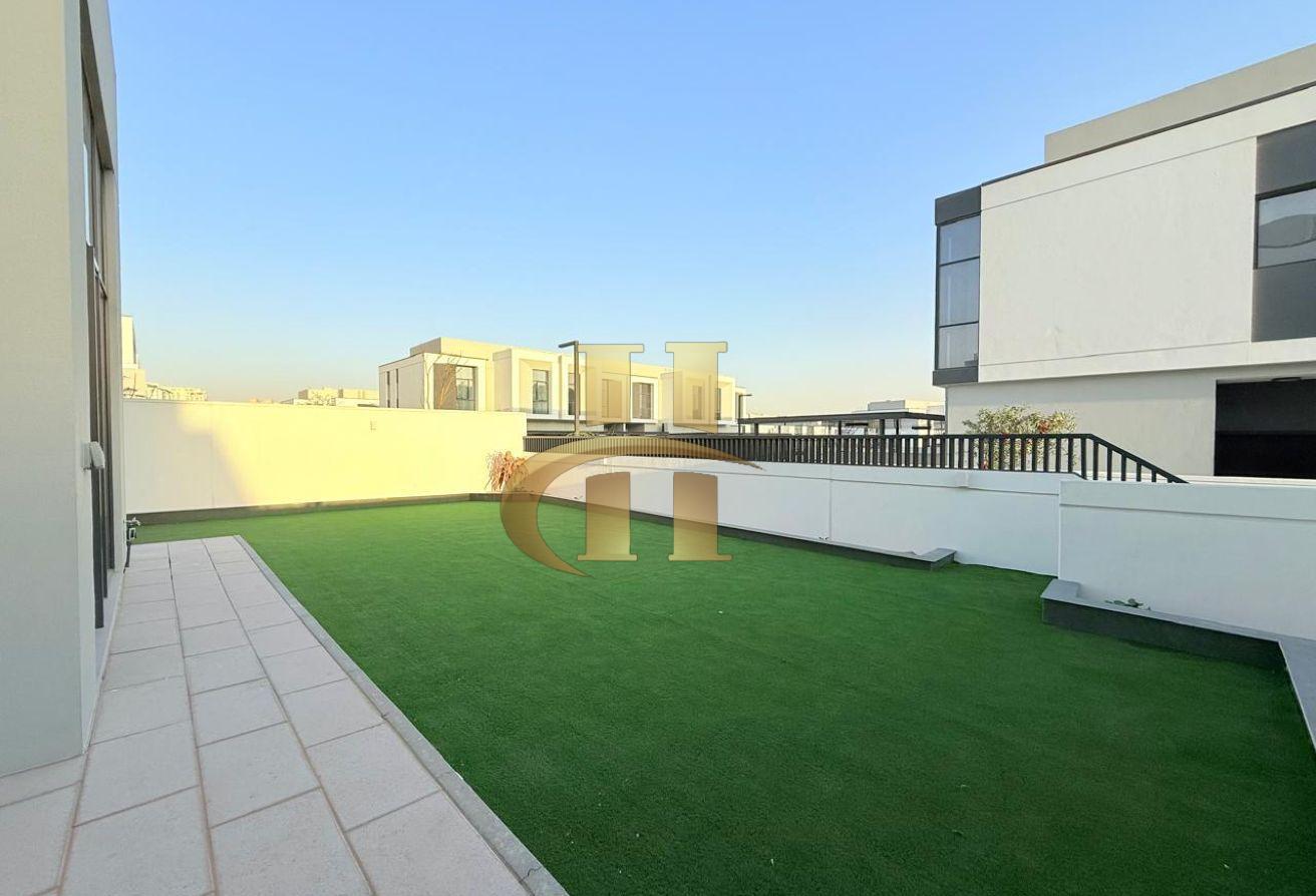 Stylish Modern living-corner townhouse | Book Now photo 9
