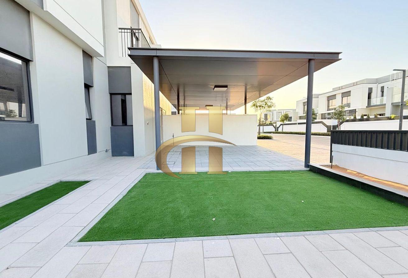 Stylish Modern living-corner townhouse | Book Now photo 5