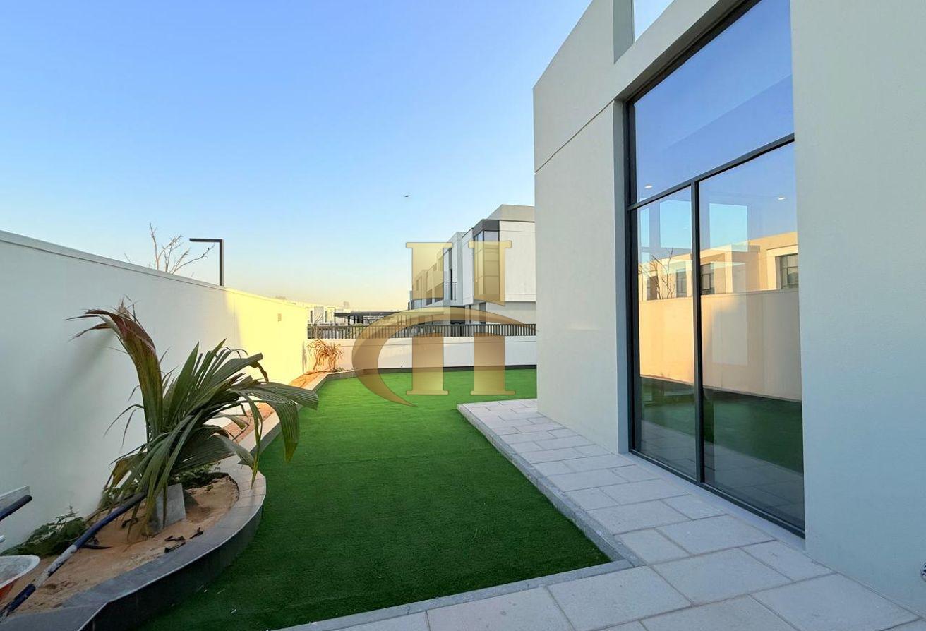 Stylish Modern living-corner townhouse | Book Now photo 11
