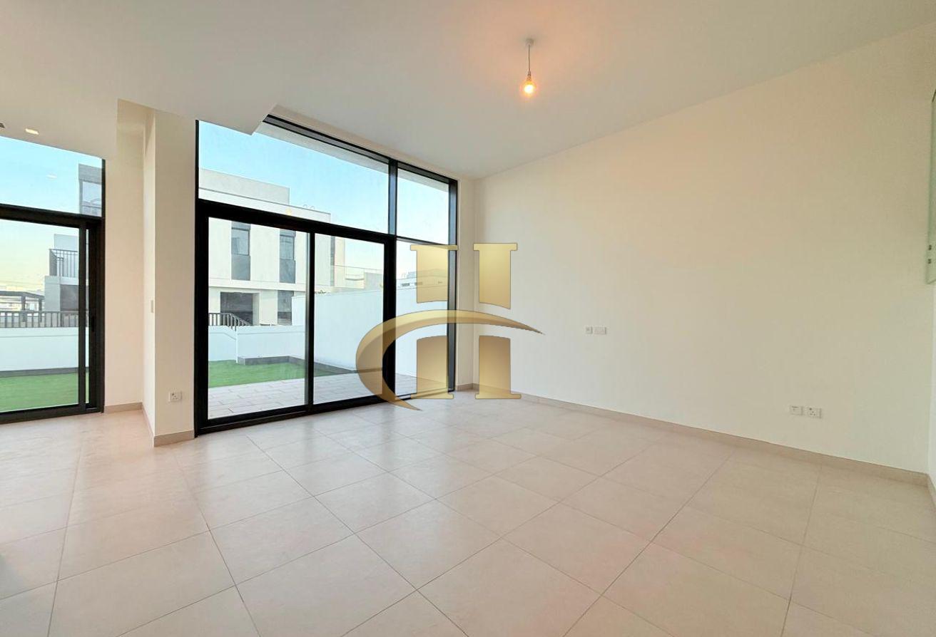Stylish Modern living-corner townhouse | Book Now photo 8