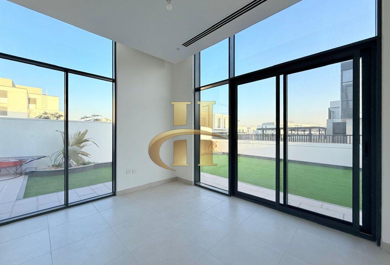 Stylish Modern living-corner townhouse | Book Now photo 7