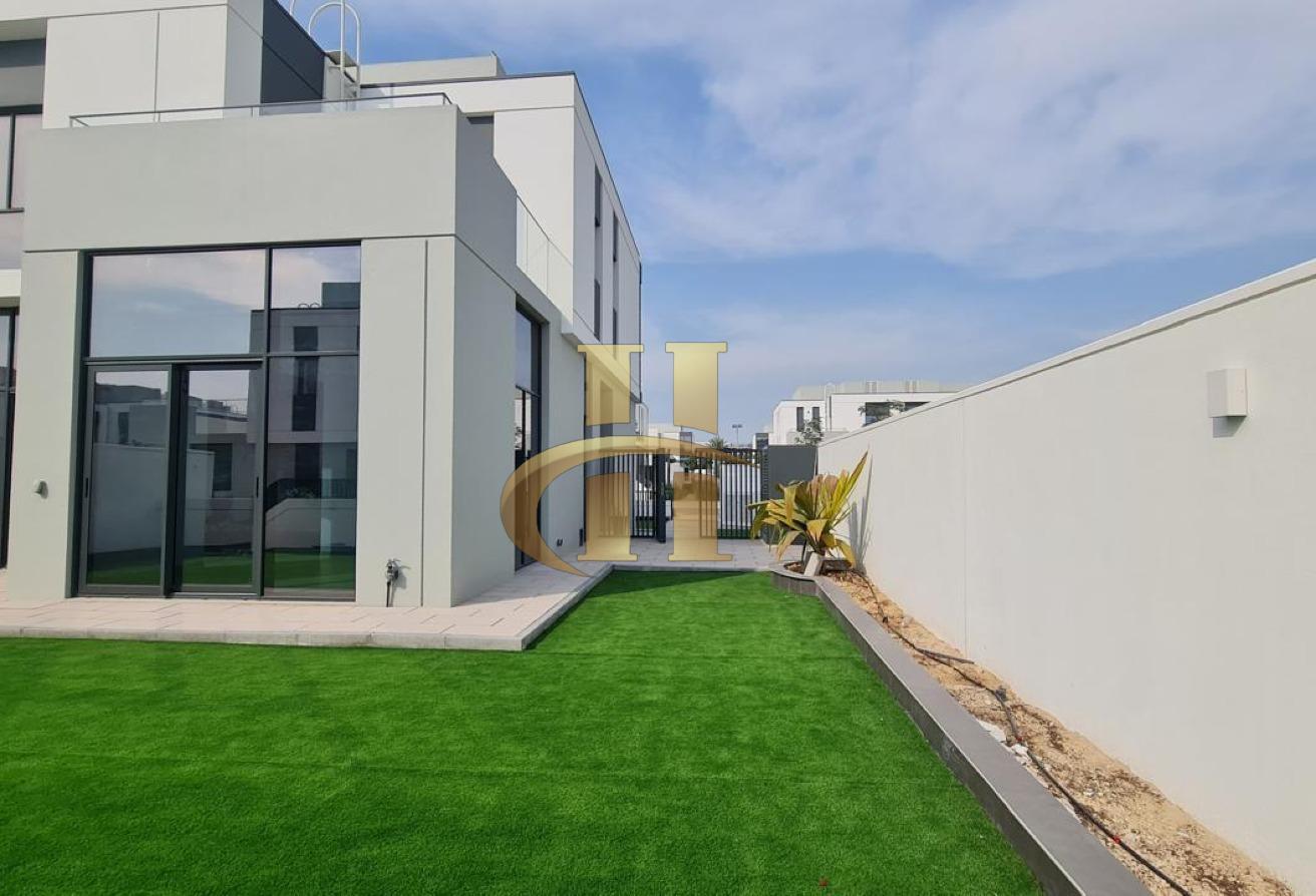 Stylish Modern living-corner townhouse | Book Now photo 22