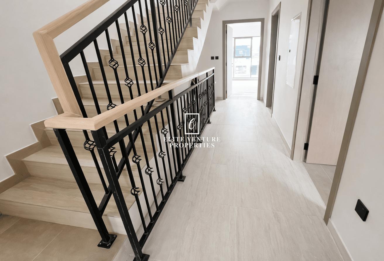 Corner 5 bed + maid TH | close to amenities | Brand new photo 4