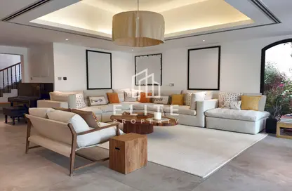 تاون هاوس - 4 غرف نوم - 5 حمامات للبيع في مجتمع الحدائق - مجتمع الحدائق - مجمع دبي للاستثمار - دبي