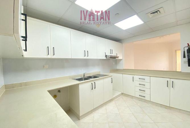 77375267 - Property Image 3