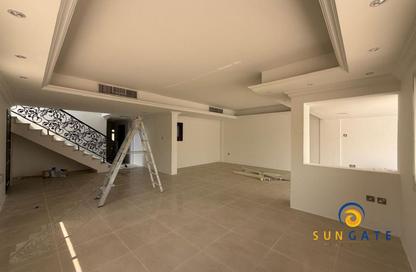 Villa - Studio - 4 for rent in Jumeirah 3 - Jumeirah - Dubai