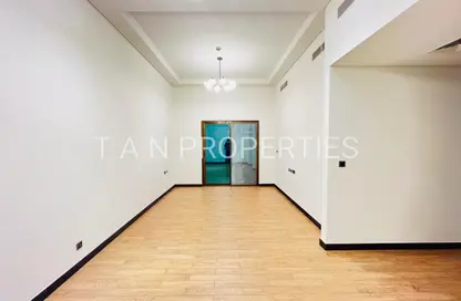 شقة - غرفة نوم - 2 حمامات للإيجار في إم سكوير ريزيدنس - المنخول - بر دبي - دبي
