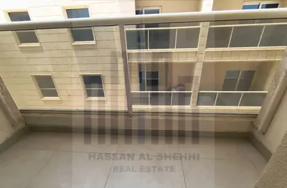 شقة - غرفة نوم - 2 حمامات للايجار في مجمع مويلح - تجارية مويلح - الشارقة