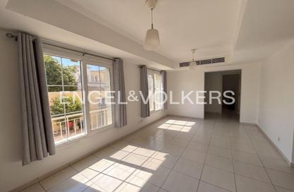 Villa - 2 Bedrooms - 3 Bathrooms for rent in Springs 11 - The Springs - Dubai