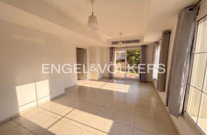 Villa - 2 Bedrooms - 3 Bathrooms for rent in Springs 11 - The Springs - Dubai