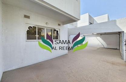 Villa - Studio - 4 Bathrooms for rent in Jumeirah 1 Villas - Jumeirah 1 - Jumeirah - Dubai