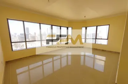 شقة - 3 غرف نوم - 4 حمامات للايجار في شارع الفلاح - وسط المدينة - أبوظبي