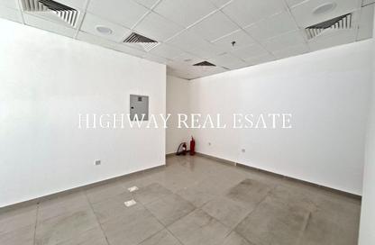 متجر - استوديو - 1 حمام للايجار في شارع 20 - النهدة - الشارقة متجر - استوديو - 1 حمام للايجار في شارع 20 - النهدة - الشارقة