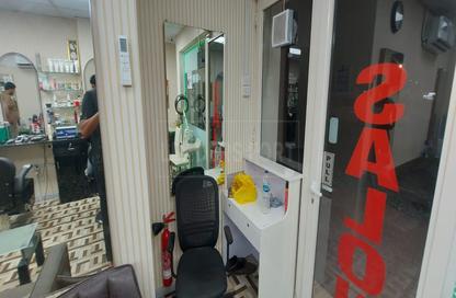 Shop - Studio - 1 Bathroom for rent in Building Y26 - England Cluster - International City - Dubai