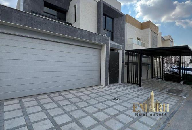 102820463 - Property Image 2
