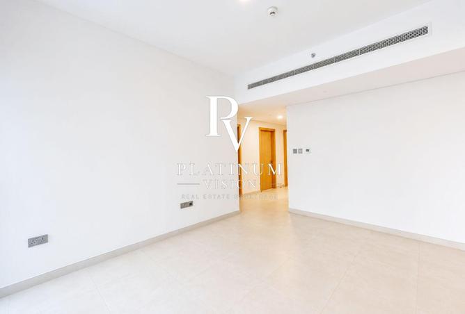 VACANT ~ Move-in Ready ! 2BR w/ Kitchen Appliances — photo 2