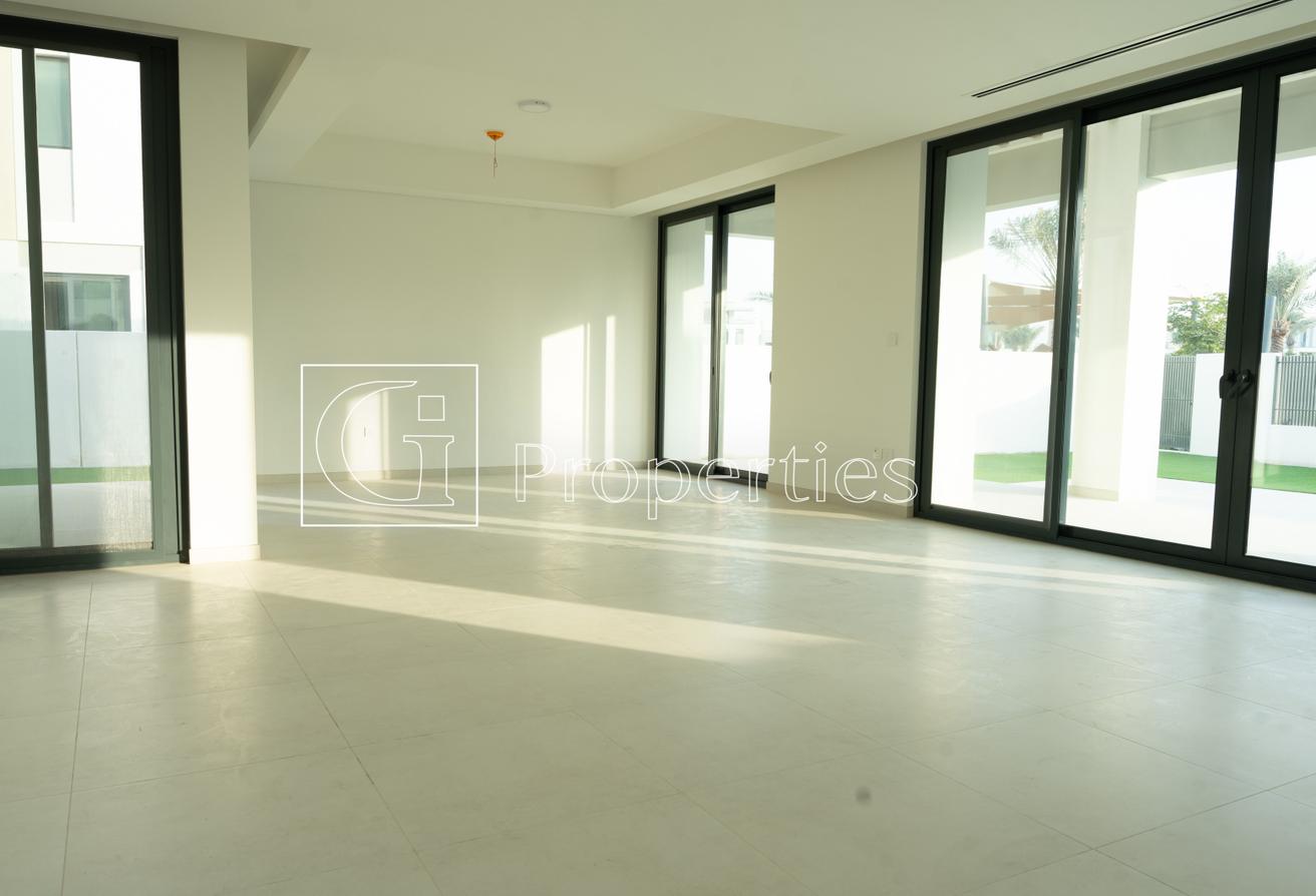 Brand New | Vacant | Huge Landscaped Plot photo 5