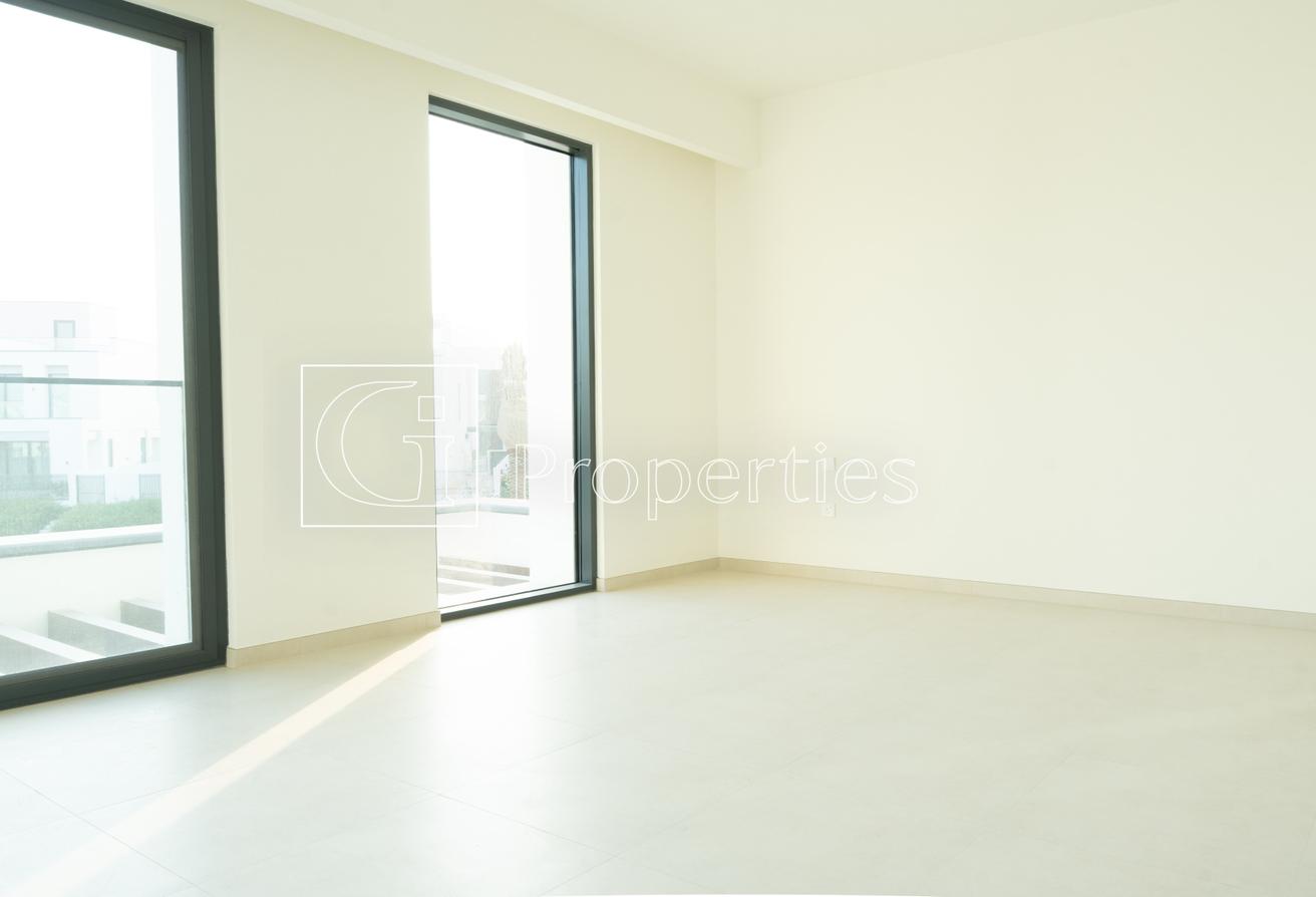 Brand New | Vacant | Huge Landscaped Plot photo 9