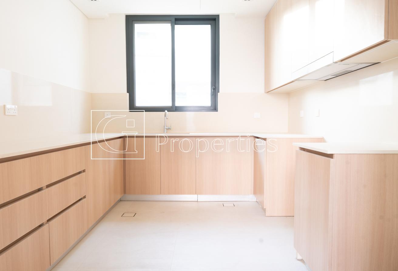 Brand New | Vacant | Huge Landscaped Plot photo 6