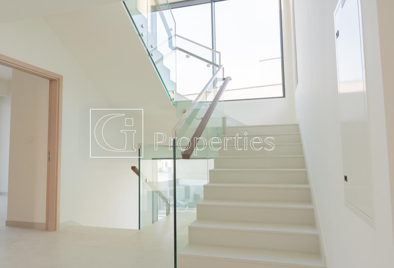 Brand New | Vacant | Huge Landscaped Plot photo 8