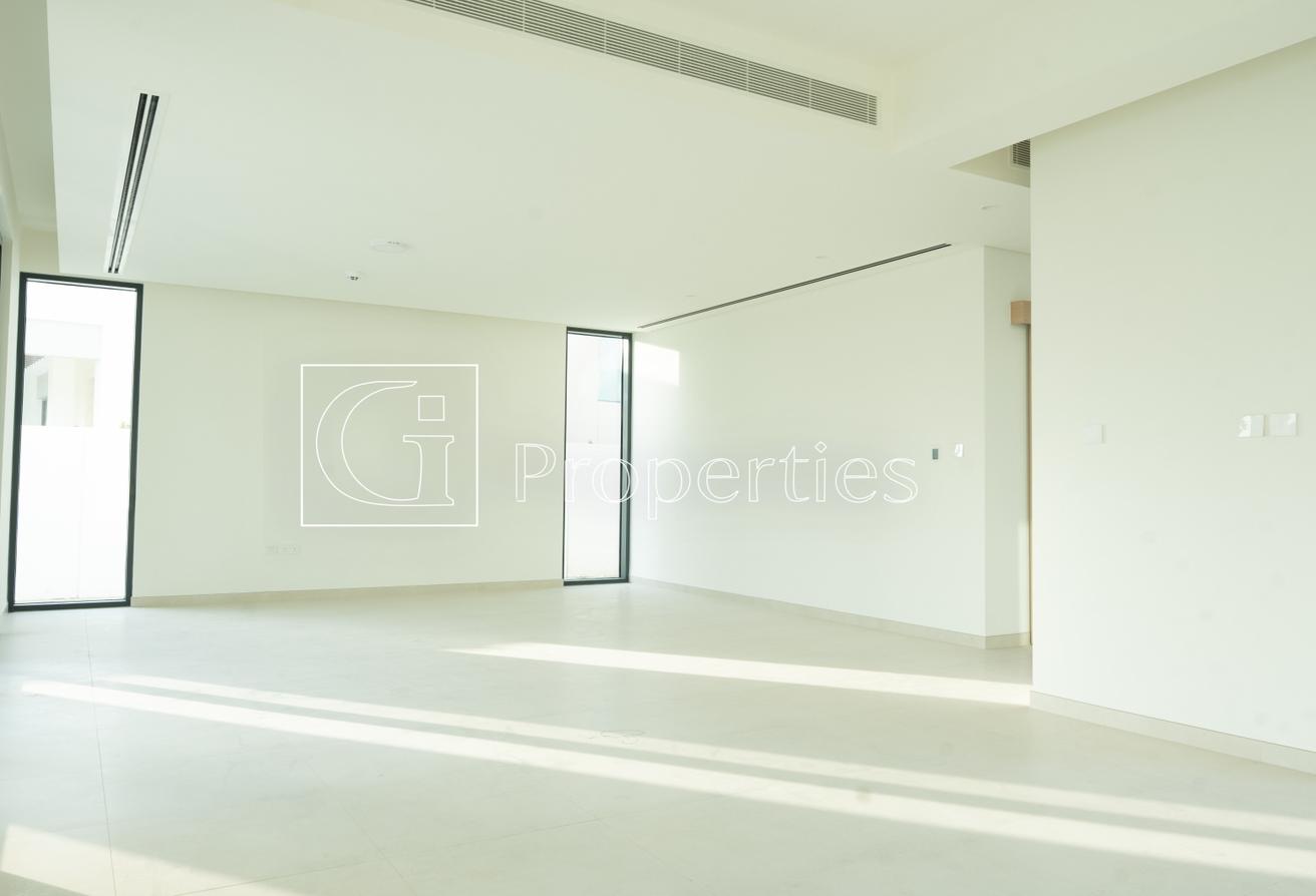 Brand New | Vacant | Huge Landscaped Plot photo 10