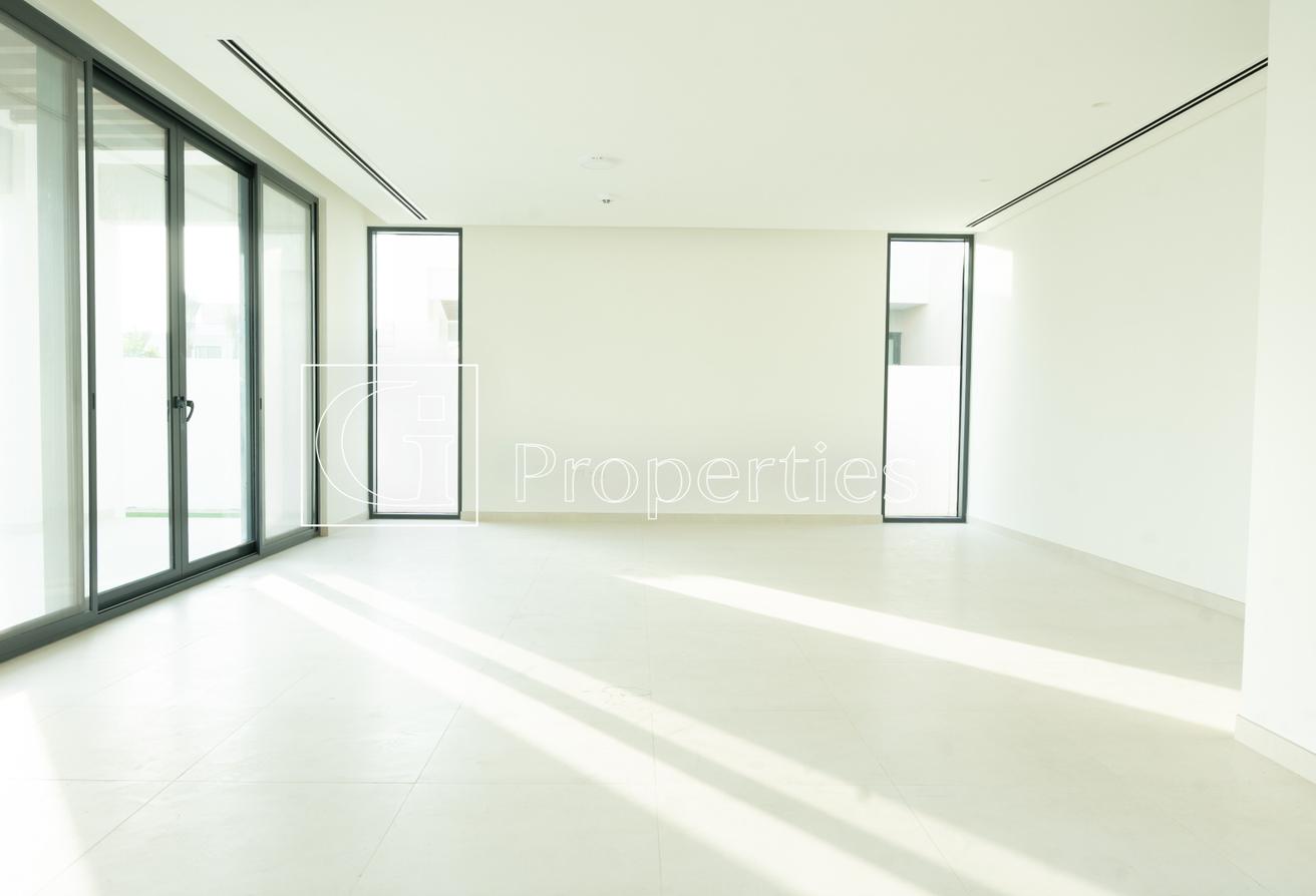 Brand New | Vacant | Huge Landscaped Plot photo 2