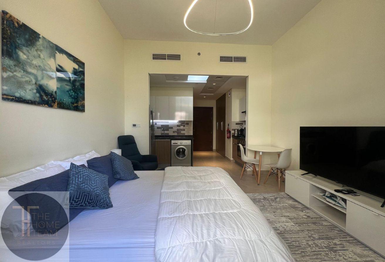Fully Furnished | 12 cheques | Available on 26 May photo 5