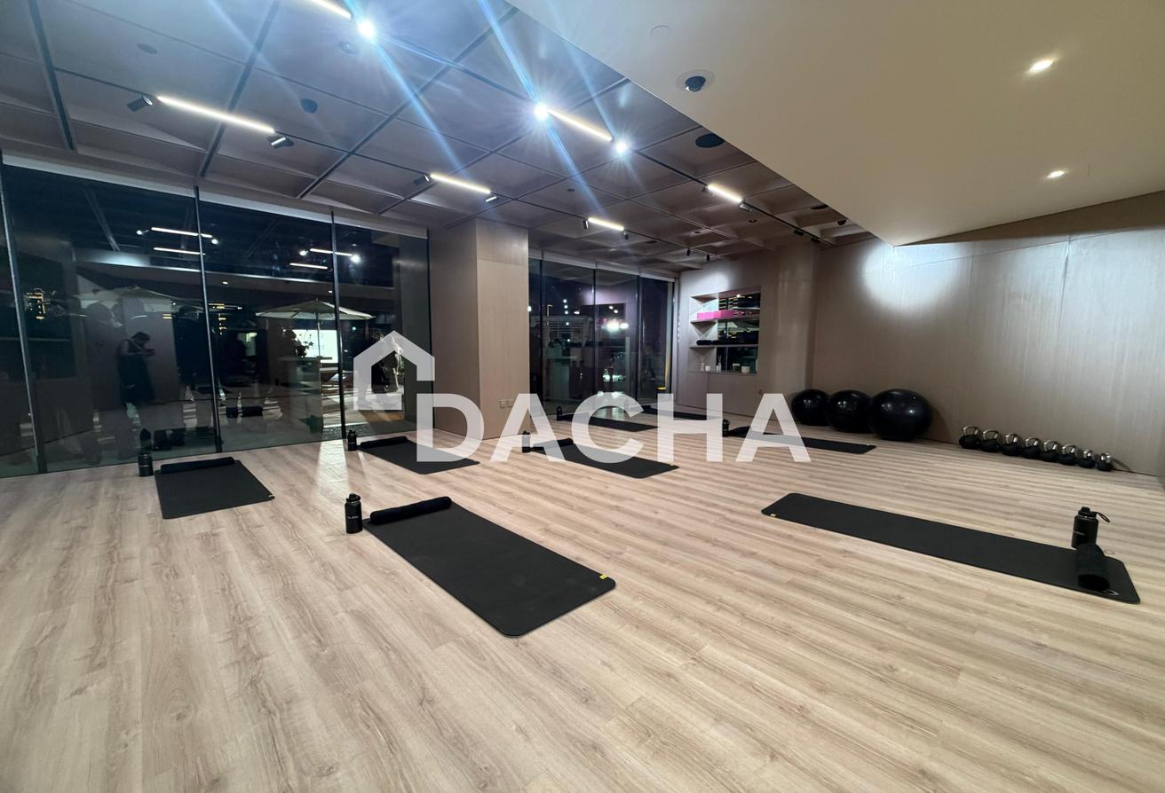 Huge Layout | High Floor | Bright Unit photo 12