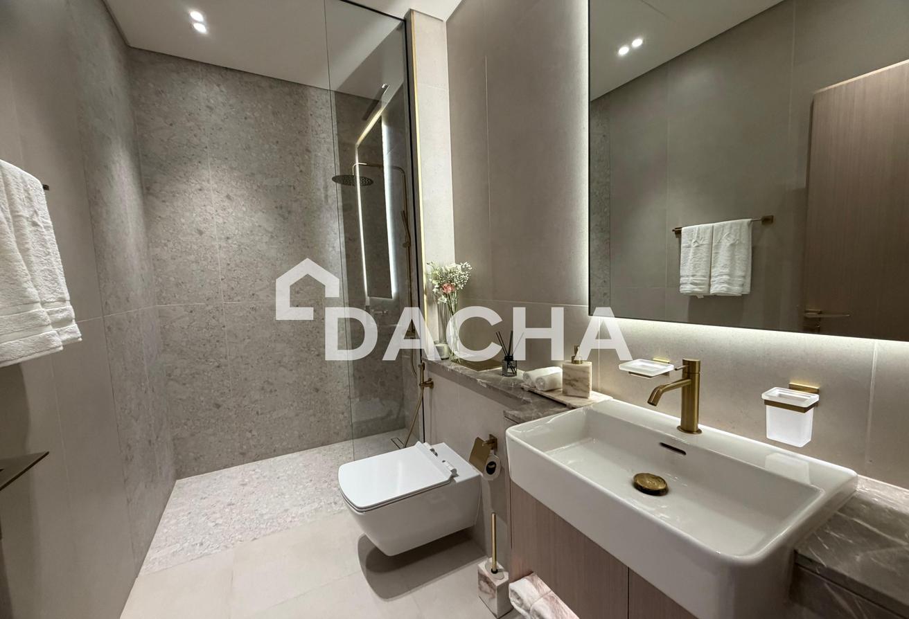 Huge Layout | High Floor | Bright Unit photo 8