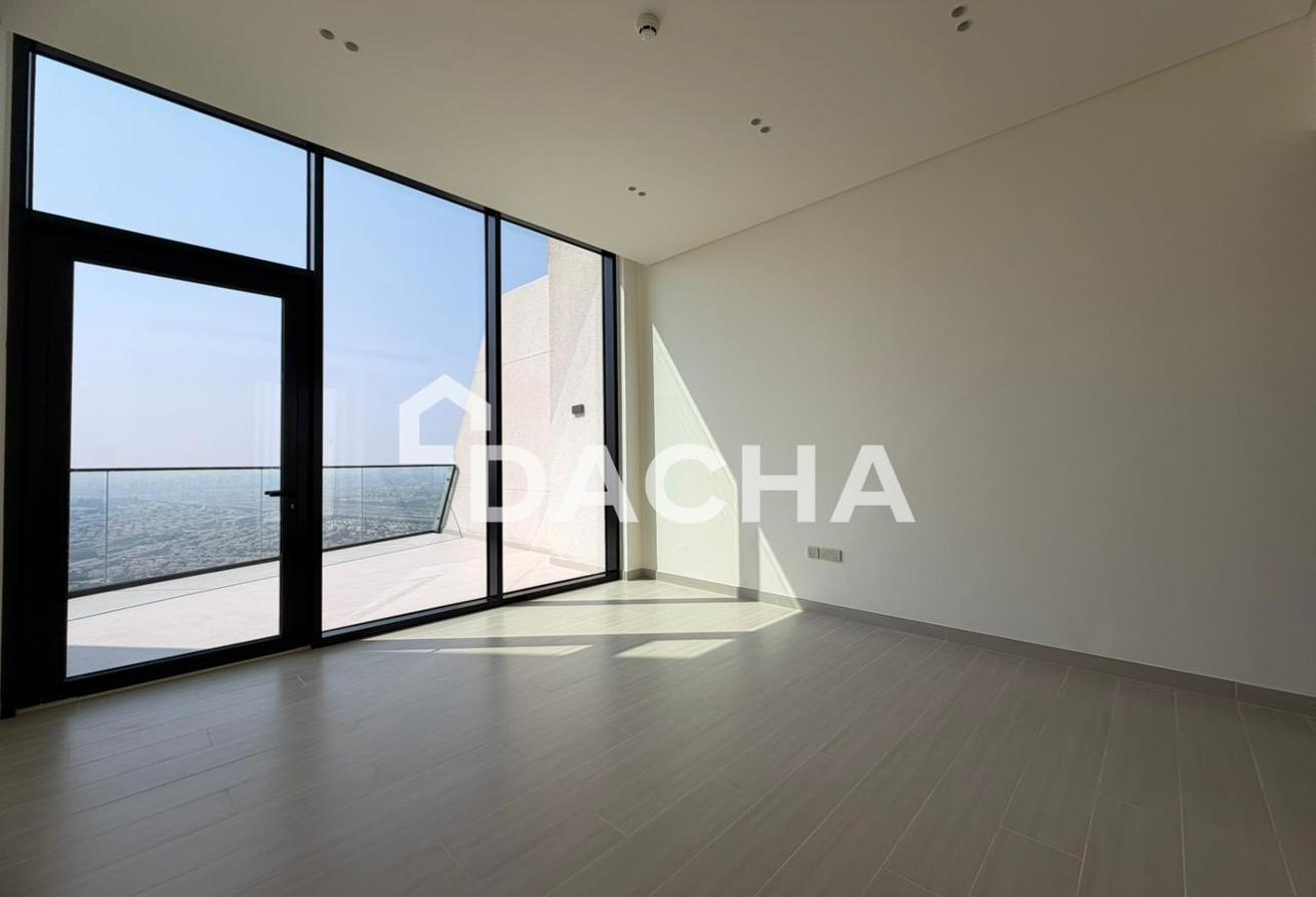 Huge Layout | High Floor | Bright Unit photo 3
