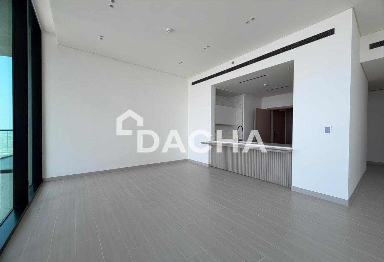 Huge Layout | High Floor | Bright Unit photo 4