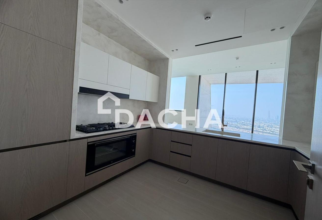 Huge Layout | High Floor | Bright Unit photo 5