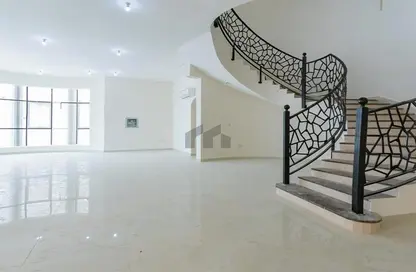 فيلا - 5 غرف نوم للايجار في مدينة الرياض - أبوظبي