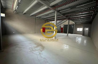 Warehouse - Studio - 1 Bathroom for rent in Umm Ramool 109 - Umm Ramool - Dubai