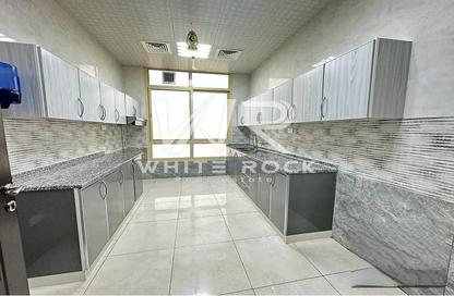 عمارة بالكامل - 7+ - 7+ للبيع في المنهل - أبوظبي