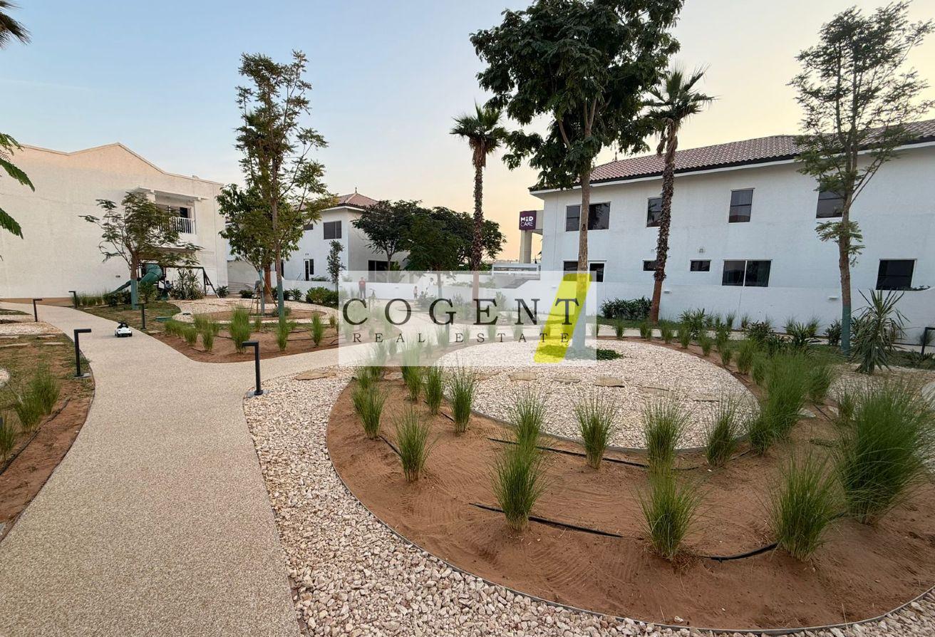 Upgraded Villa | Pool and Gym| Bright and spacious photo 12