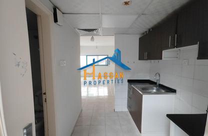 Apartment - Studio - 1 Bathroom for rent in Yasmeen Tower - Al Majaz 2 - Al Majaz - Sharjah