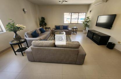 Apartment - 3 Bedrooms - 3 Bathrooms for rent in Dar Al Buteen 1 - Al Muraqqabat - Deira - Dubai