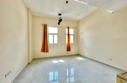 Apartment - Studio - 1 for rent in Muwailih Building - Muwaileh - Sharjah