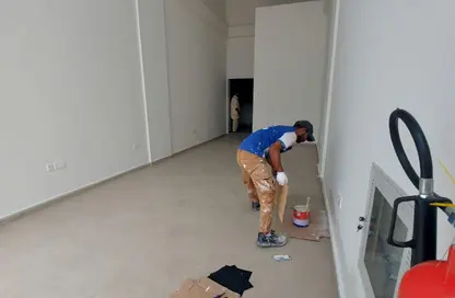 متجر - استوديو للايجار في فلل الروضة 2 - 2  الروضة - الروضة - عجمان