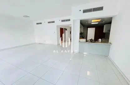 شقة - 3 غرف نوم - 4 حمامات للايجار في مجمع الريان - النهدة - الشارقة