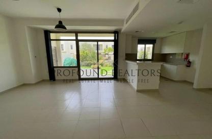 Townhouse - 3 - 4 for rent in Noor Townhouses - Town Square - Dubai